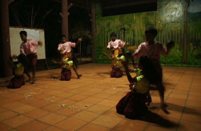02 Traditional khmer dance