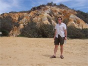 Jag och en av tre klippor på Fraser Island